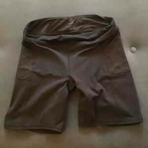 VGUC Rabbit Speed Leggy 7’ Shorts Size Medium